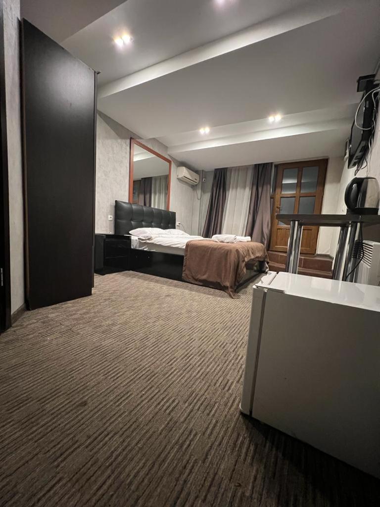 Elno Hotel Tbilisi Exterior photo