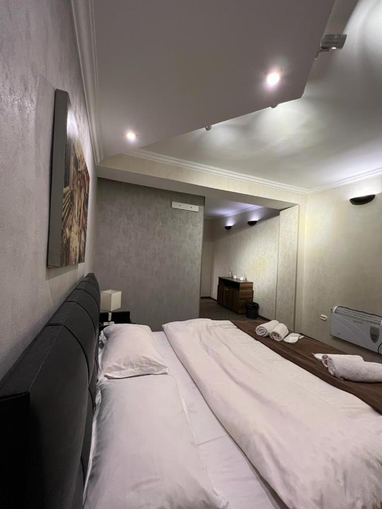 Elno Hotel Tbilisi Exterior photo