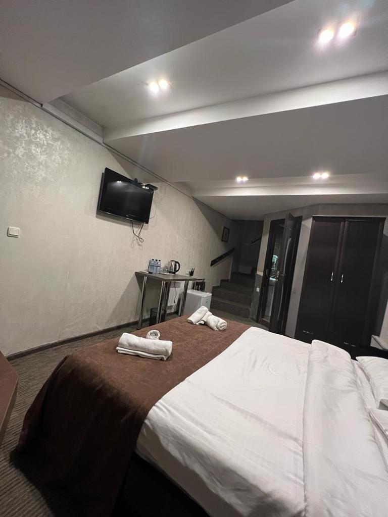 Elno Hotel Tbilisi Exterior photo