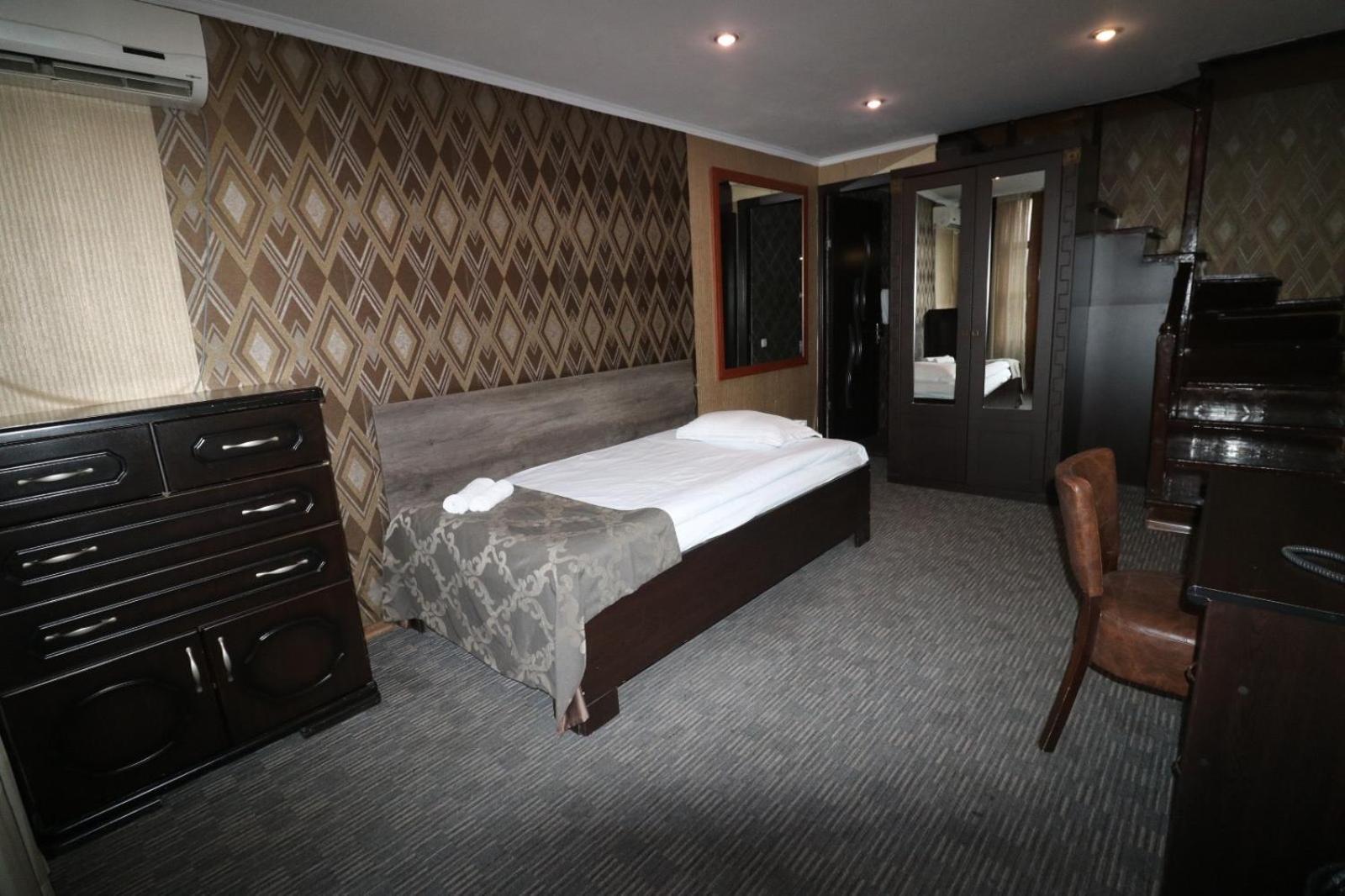 Elno Hotel Tbilisi Exterior photo